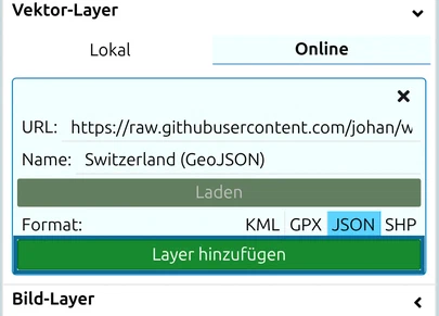Vektor-Layer, Reiter Online: URL und Name ausgefüllt, Datei geladen, die grüne Schaltfläche 'Layer hinzufügen' hervorgehoben